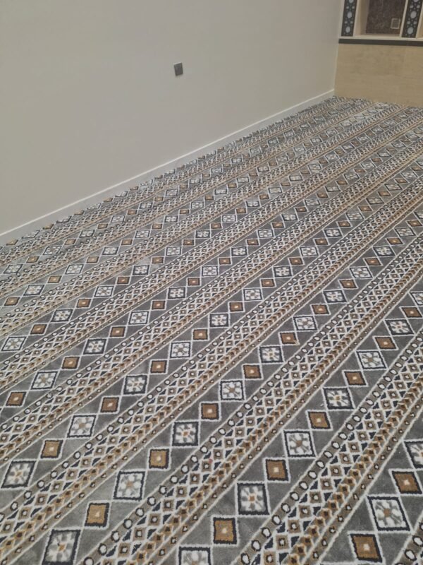 موكيت مكاتب بالرياض – تصميم أنيق وراحة عملية | موكيت مفروشات الرياض تركيب موكيت مكاتب مربعات في شركة بالرياض