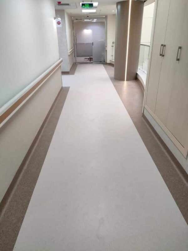 أرضيات فينيل طبية سهلة التنظيف