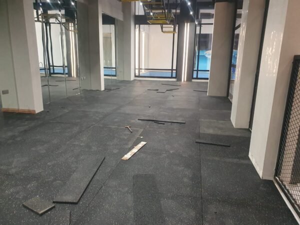 رابل فوم مطاط – أرضيات آمنة وعصرية | موكيت مفروشات الرياض تركيب رابل فوم مطاط في صالة رياضية