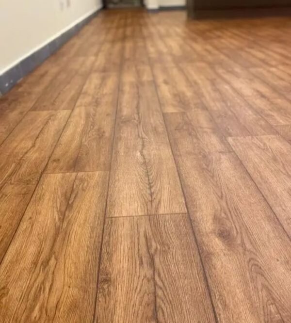 مشمع فينيل رول – الأرضيات العملية والاقتصادية | موكيت مفروشات الرياض مشمع فينيل رول بأشكال خشبية عصرية