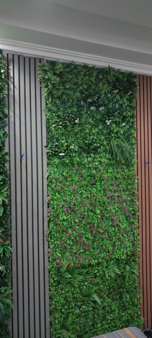 بديل الخشب في غرفة معيشة بالرياض