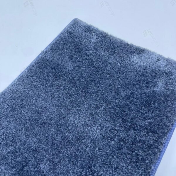 تركيب موكيت سميك في مكتب حديث