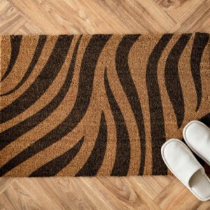 موكيت سميك وخفيف – دليلك لاختيار النوع المناسب لبيتك أو مكتبك صورة موكيت سميك بلون رمادي في غرفة معيشة