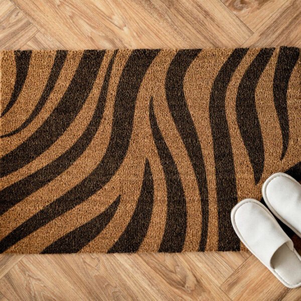 صورة موكيت سميك بلون رمادي في غرفة معيشة